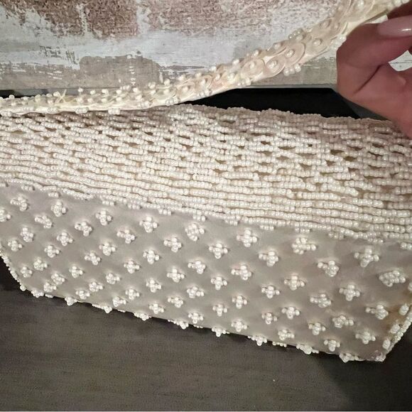 Vintage Beaded Pillbox Handbag ￼ - Picture 5 of 16